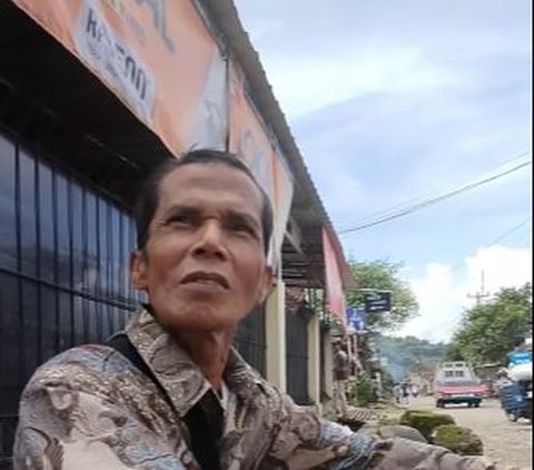 36 Tahun Jadi Guru Honorer, Pria Ini Mencari Rongsokan Demi Biaya Hidup