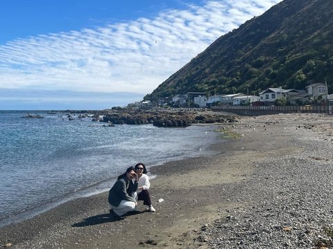 6 Gaya Isyana Sarasvati saat Liburan di New Zealand, Penampilan Cantiknya Curi Perhatian