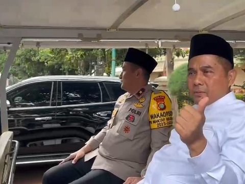 Dicecar Perkembangan Kasus Firli Bahuri, Irjen Karyoto Acungkan Jempol & Tinggalkan Wartawan