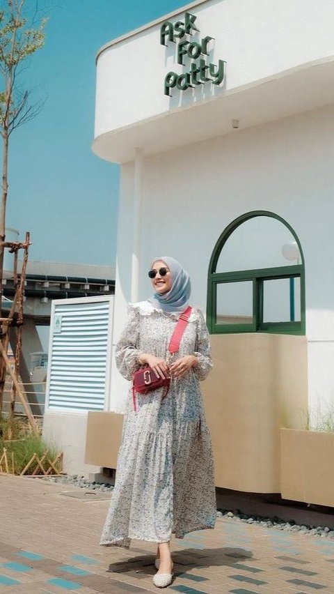 Dress Crepe dengan Kombinasi Plisket