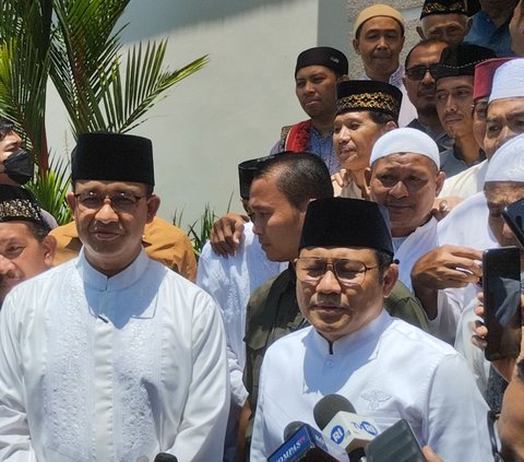 Salat Jumat Bareng di Masjid Dekat JIS, Anies-Muhaimin Kenang Bantuan Warga saat Kampanye Akbar