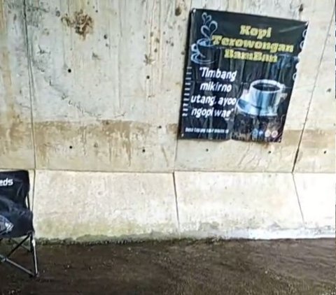 Viral Potret Penjual Kopi di Bawah Jembatan Pasuruan, Warganet Dibuat Khawatir