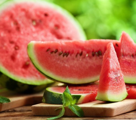 Watermelon Should Not be Eaten at Night, Here's Why