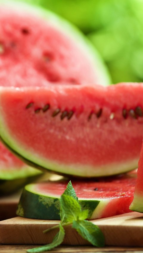 Watermelon Should Not be Eaten at Night, Here's Why