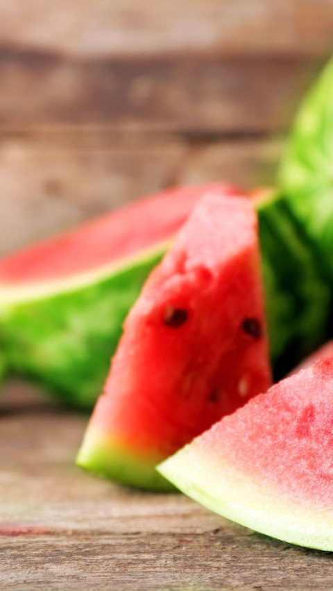 Watermelon Should Not be Eaten at Night, Here's Why