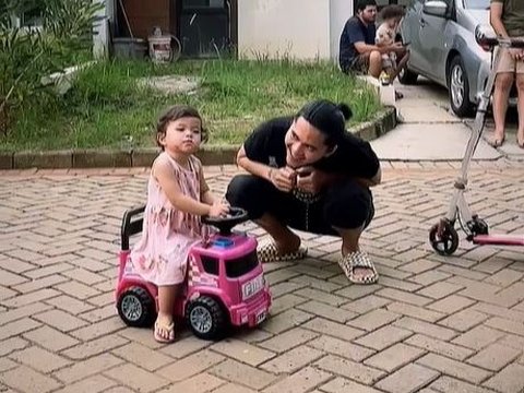 Her Daughter Throws a Tantrum, Drive's Vocalist Launches Hilarious Appeal