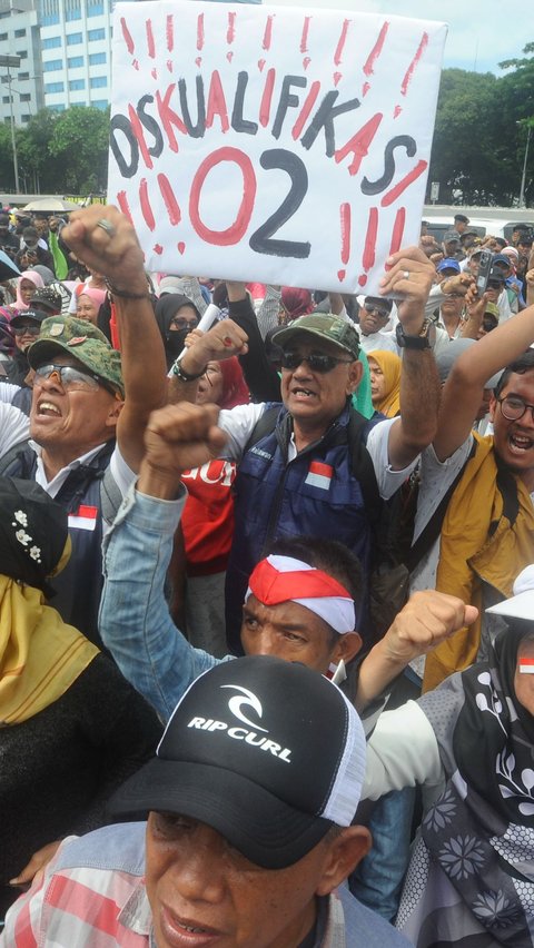 Pengunjuk rasa juga mendesak DPR untuk segera mengajukan hak angket serta menuntut pemakzulan Presiden Joko Widodo atau Jokowi. Merdeka.com/Arie Basuki