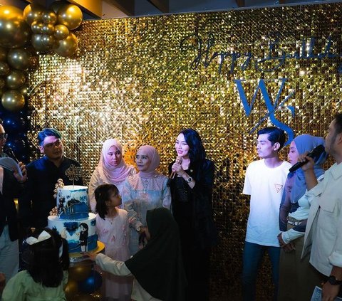 Portrait of Wika Salim's Birthday Flooded with Branded Gifts