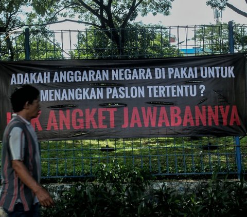 FOTO: Penampakan Spanduk Dukung Hak Angket DPR Bertebaran di Jakarta
