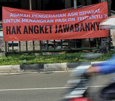 FOTO: Penampakan Spanduk Dukung Hak Angket DPR Bertebaran di Jakarta