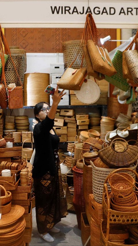 FOTO: Berburu Kerajinan Tangan di Inacraft 2024, Pameran Kriya Terbesar se-ASEAN 