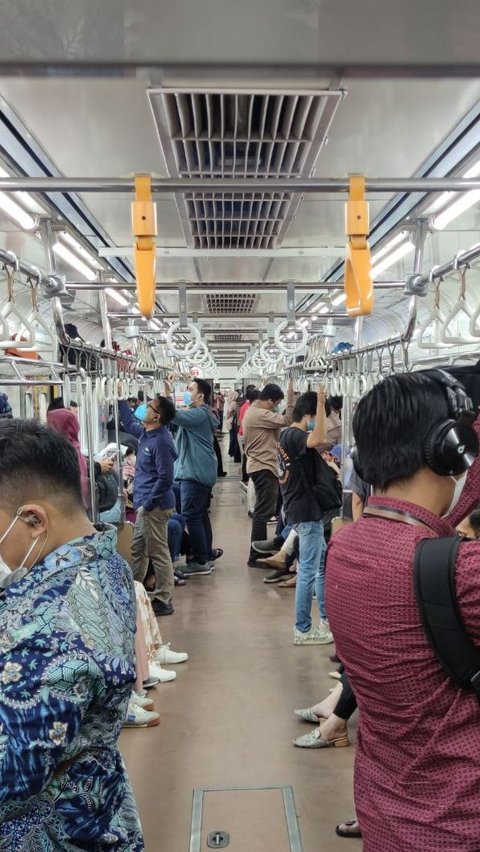 Ada Pohon Tumbang di Jalur KRL Pondok Ranji-Kebayoran, Catat Pengalihan Rute Perjalanan Kereta