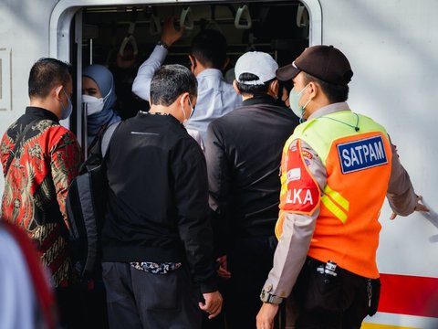 Ada Pohon Tumbang di Jalur KRL Pondok Ranji-Kebayoran, Catat Pengalihan Rute Perjalanan Kereta