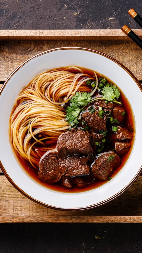 Homemade Beef Miso Ramen Recipe, Delicious Dish for Rainy Days