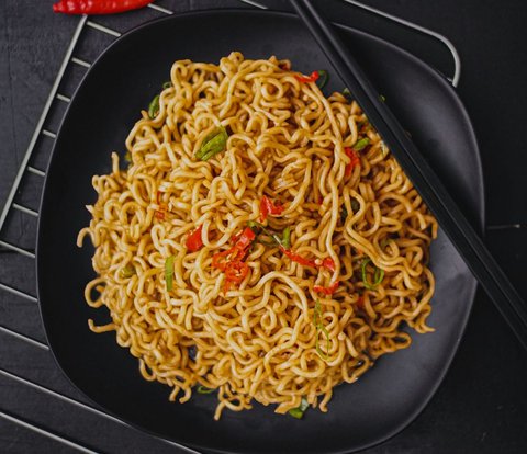Make Homemade Savory Fried Noodle Seasoning from Chicken Skin