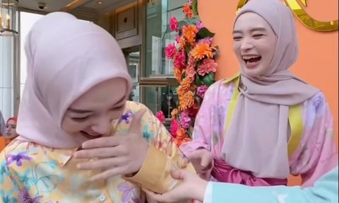 Sering Dibilang Mirip, Potret Inara Rusli dan Zaskia Gotik yang Akhirnya Bertemu 'Dua Bidadari Turun ke Bumi'