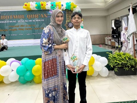 Momen Zio Anak Tommy Kurniawan Menitikan Air Mata Usai Khataman Al Quran, Bikin Haru