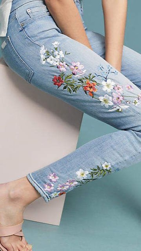 <b>Embroidered Jeans: Jeans dengan Motif Bordir  yang Unik</b>