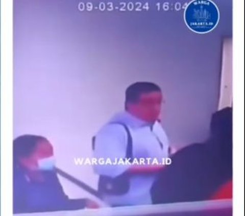 Terekam CCTV! Detik-Detik Sebelum 1 Keluarga Diduga Bunuh Diri Lompat dari Lantai 22 Apartemen di Jakut