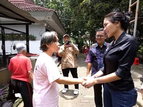 Nikita Mirzani Melongo Diajak Ngomong Bahasa Inggris oleh ODGJ yang Ngaku Lulusan S3