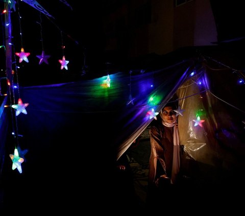 FOTO: Suka Cita Warga Palestina Bersiap Menyambut Bulan Suci Ramadan di Rafah, Gaza Selatan