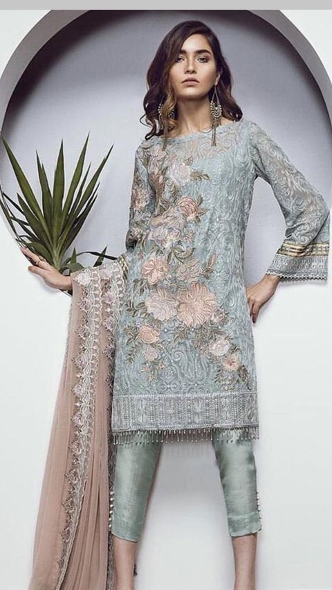 Baju Kurung with Embroidery