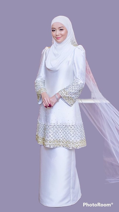 <b>Baju Kurung dengan Bahan Satin</b>