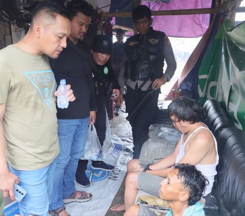 Gerebek Kampung Bahari Jakut, Polisi Amankan Senpi Rakitan dan Granat