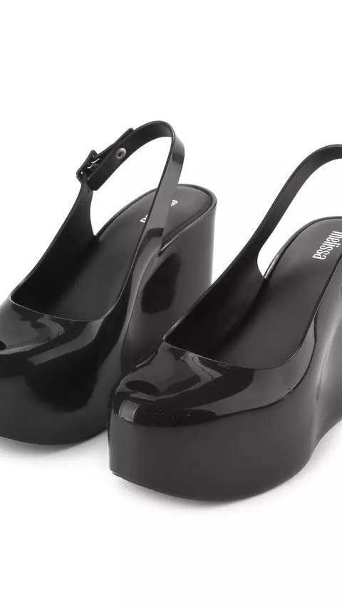 <b>Sandal Wedges dari Brand Melissa </b>