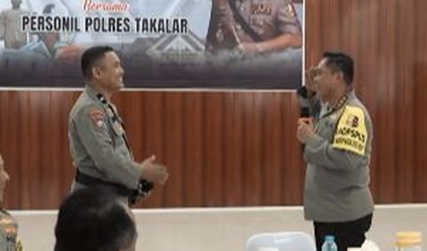 Kisah Erwin saat bertugas tersebut membuatnya diapresiasi. Seluruh anggota Polisi kala itu memberi tepuk tangan.