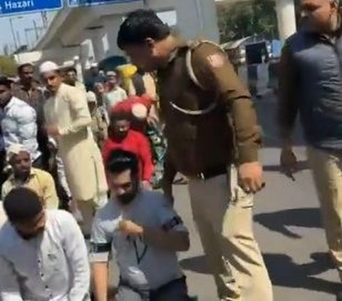 Sosok Manoj Kumar Tomar, Polisi India Arogan Tendang Umat Islam Sedang Salat Jumat