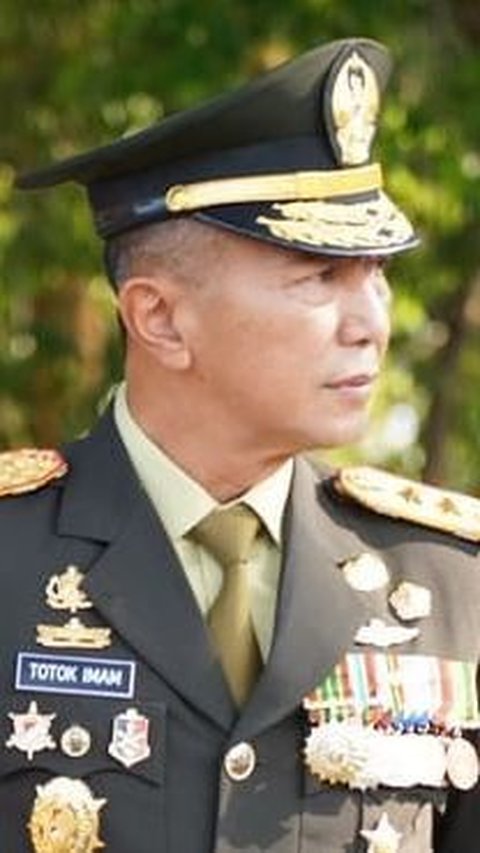 Totok Imam Santoso juga dikenal dengan segudang prestasinya. Ia sering menjadi lulusan terbaik selama mengenyam pendidikan militer.