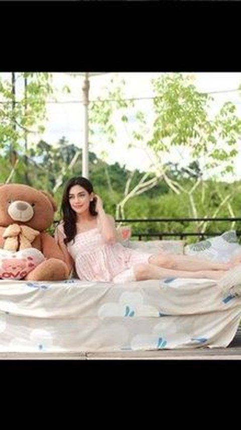 Potret Dengan Teddy Bear