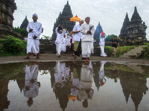 FOTO: Parade Ogoh-Ogoh Menyambut Nyepi hingga Paling Ekstrem Lukat Geni Meriahkan Sejumlah Kota Besar di Indonesia