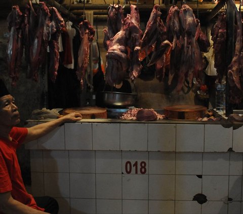 H-1 Jelang Puasa Ramadan, Pedagang Pasar Senen Bingung Harga Daging Sapi Terus Naik