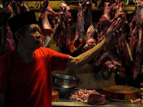 H-1 Jelang Puasa Ramadan, Pedagang Pasar Senen Bingung Harga Daging Sapi Terus Naik