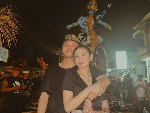 Close Comment Column, Rizky Febian Shows Moments of Participating in Ogoh-Ogoh Procession in Bali Together with Mahalini