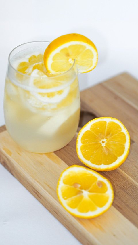 Minum Air Lemon Bisa Turunkan Berat Badan, Fakta atau Bukan?