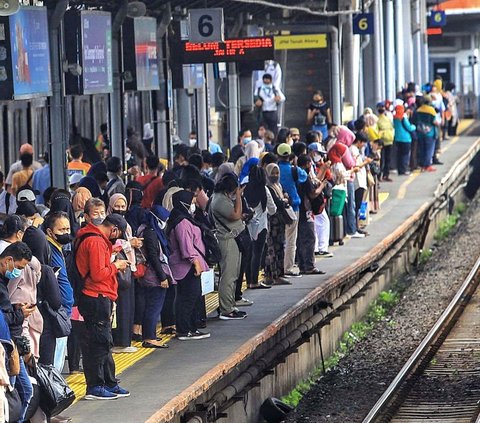 Simak, Ini Aturan Berbuka Puasa di Commuter Line