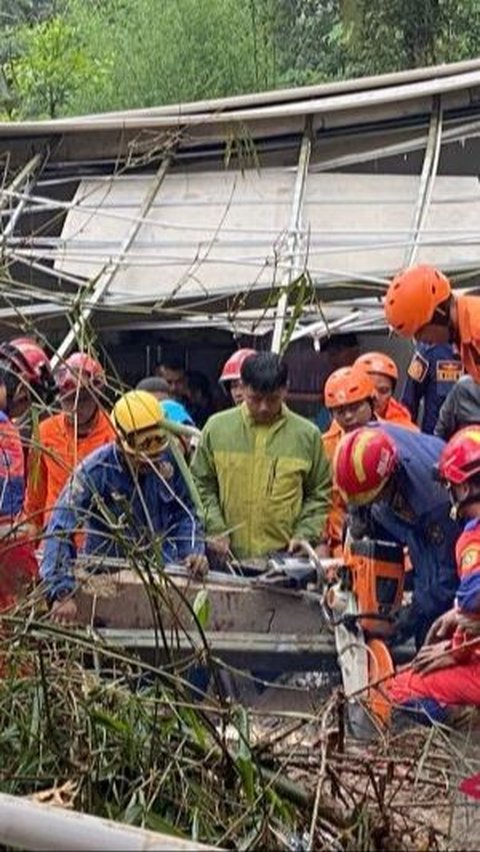 Kronologi Longsor di Tempat Wisata Puncak Bogor, 2 Orang Tertimbun