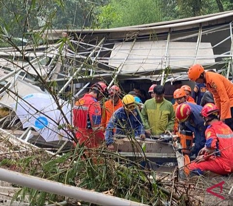 Kronologi Longsor di Tempat Wisata Puncak Bogor, 2 Orang Tertimbun