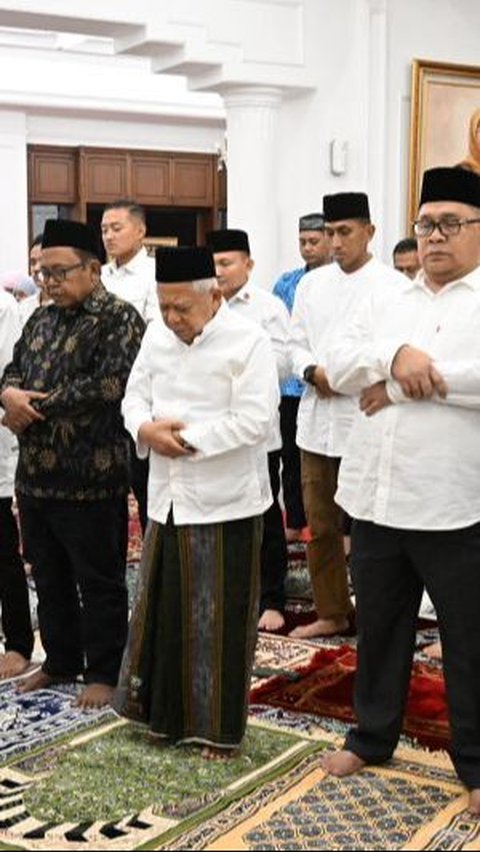 Wapres Ma'ruf Amin Salat Tarawih Perdana di Kediaman, Ini Sosok Sang Imam