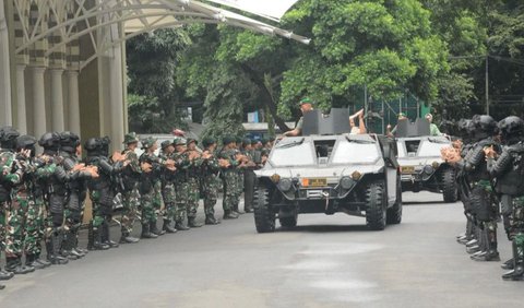 Sambutan meriah juga dilakukan oleh para prajurit Kodam Siliwangi sejak sang jenderal bintang dua tersebut pertama kali datang.