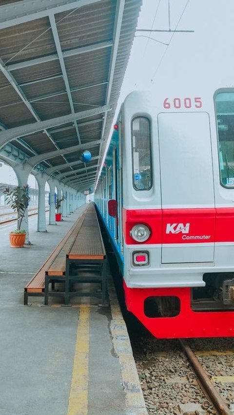 Passengers are allowed to break their fast in the KRL carriage, here are the rules.