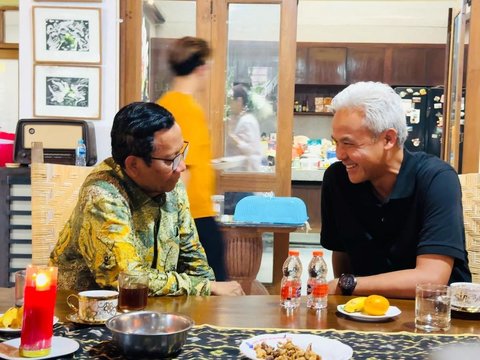 Having Lunch with Ganjar and Artists in Yogya, Mahfud Md: Who Says We Rarely Meet?
