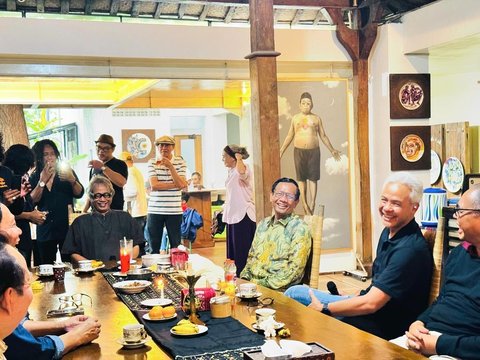 Having Lunch with Ganjar and Artists in Yogya, Mahfud Md: Who Says We Rarely Meet?
