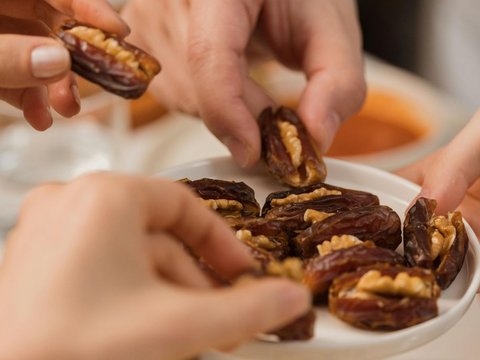 5 Benefits of Eating Dates in the Month of Ramadan, a Fruit Rich in Nutrients that Quickly Restores Energy after Fasting All Day