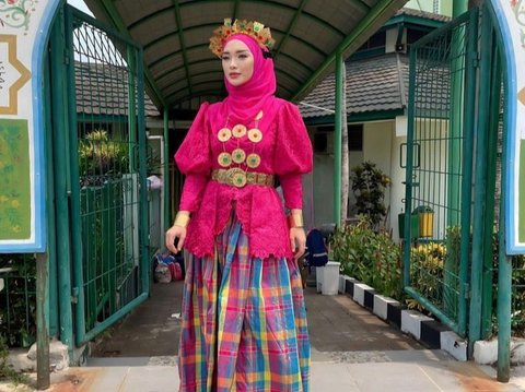 10 Portraits of Zaskia Gotik's Hijab Style, Still Stylish