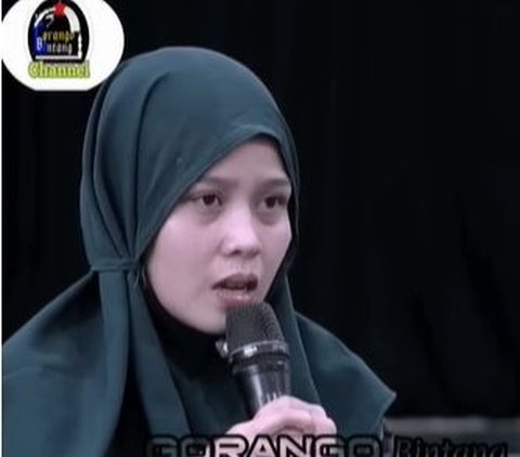 10 Portraits of Agnes Monica's Convert Figure, Crying While Reading Shahada