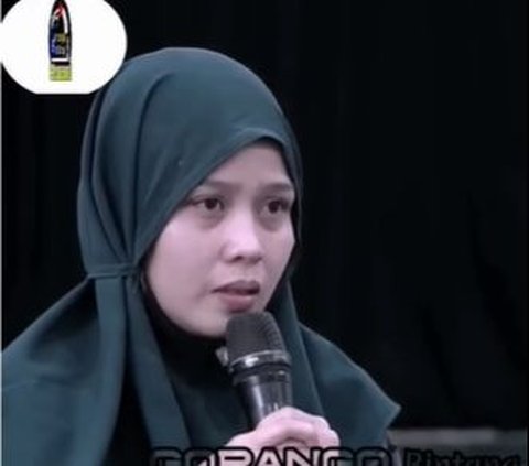 10 Portraits of Agnes Monica's Convert Figure, Crying While Reading Shahada